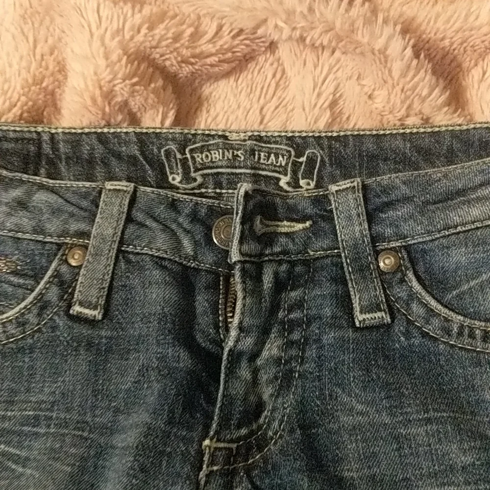 Robin's Jeans - Picture 2 of 5